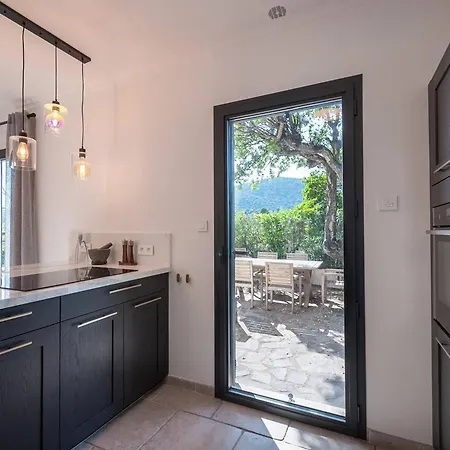 Villa Moderne 6 Ch Pour 12 Avec Piscine Privee, Clim Et Parking Aux Issambres - Fr-1-768-24